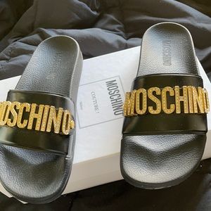 Moschino
Rhinestone Logo Slides